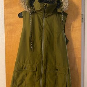 Womens Volcom medium vest with fur hood